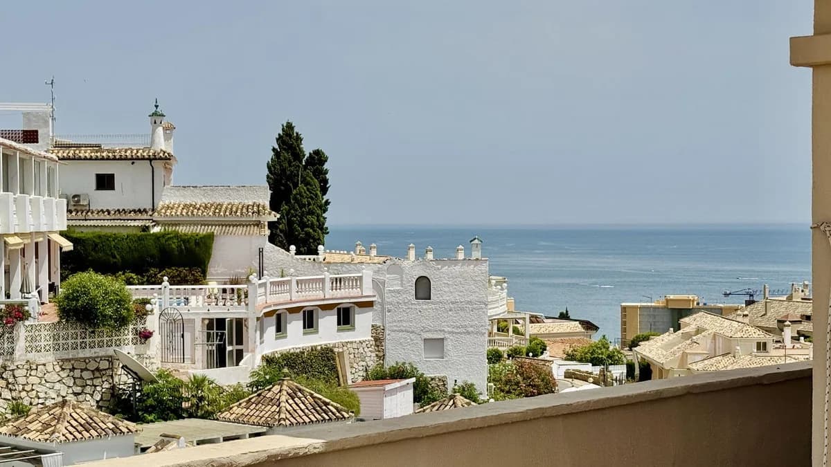 2 Bedroom Penthouse for Sale in Fuengirola, Málaga - Image 2