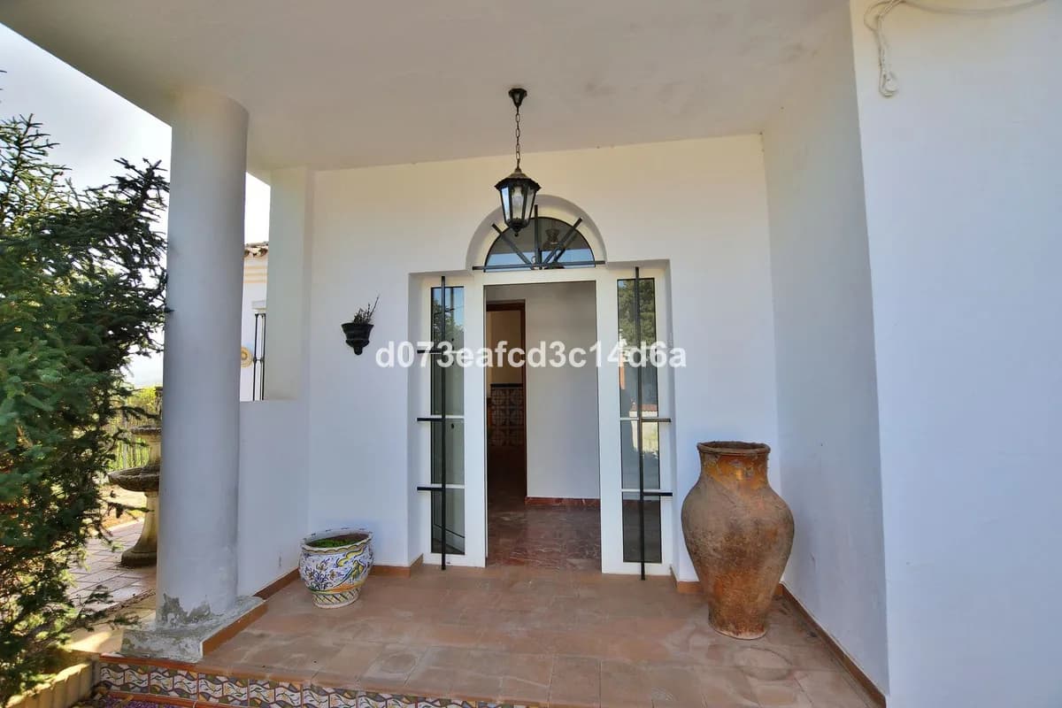 4 Bedroom Detached Villa for Sale in Ronda, Málaga - Image 3