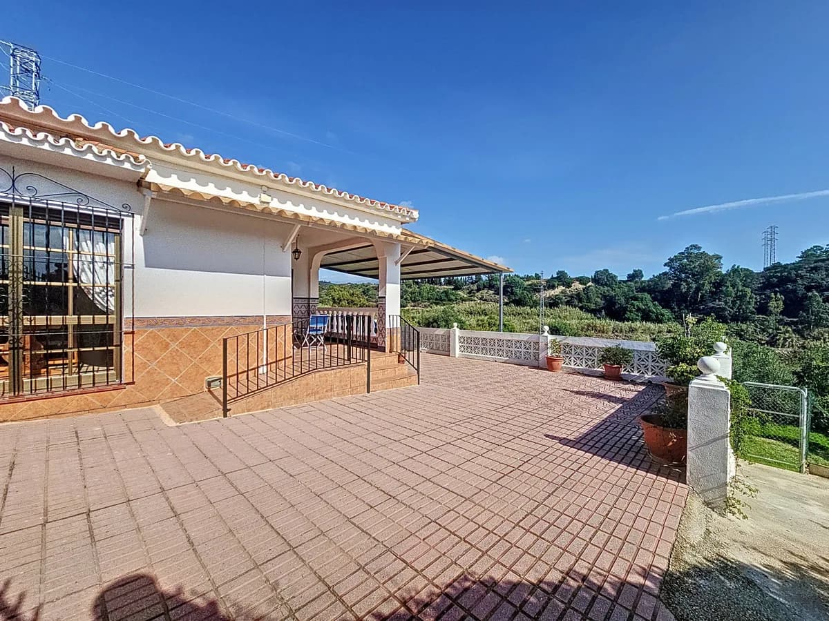 3 Bedroom Finca - Cortijo for Sale in El Padron, Málaga - Image 8