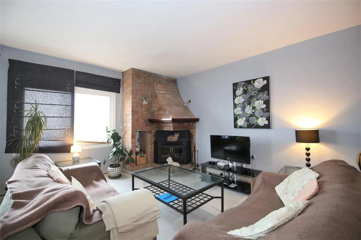 4 Bedroom Detached Villa for Sale in Estepona, Málaga - Image 3