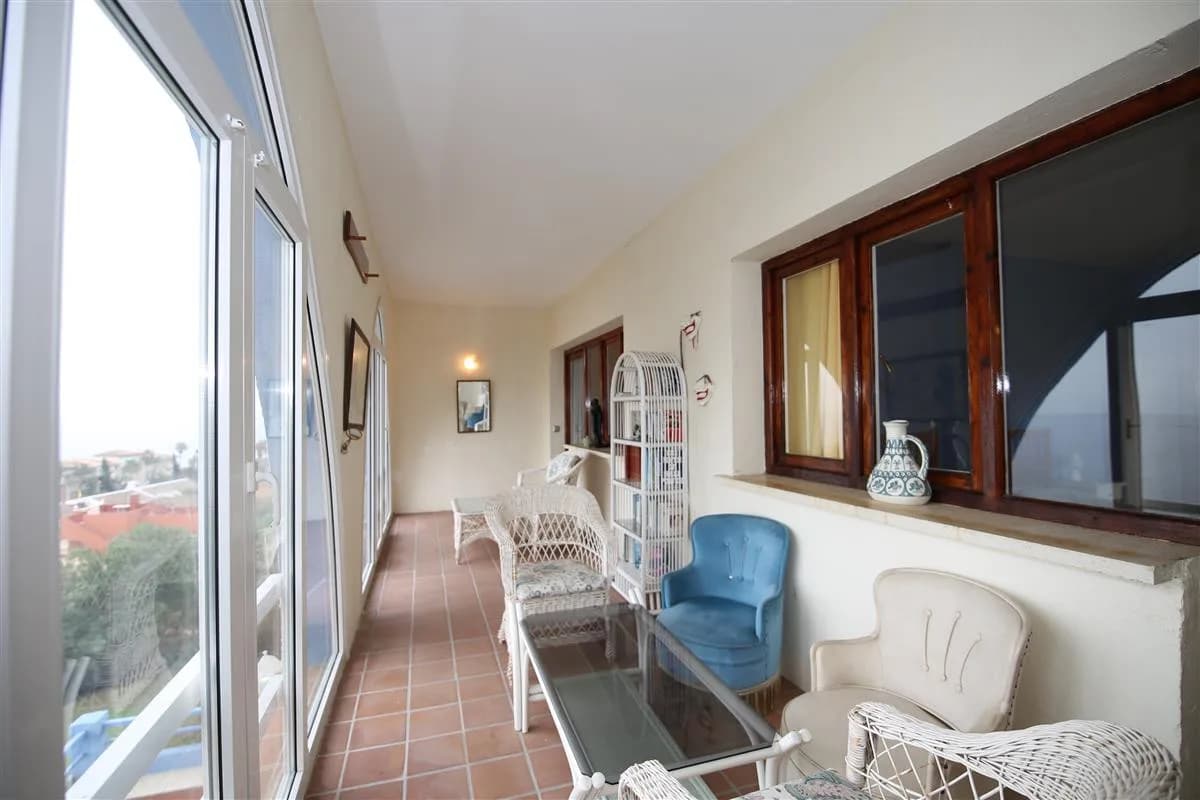 4 Bedroom Detached Villa for Sale in Estepona, Málaga - Image 7