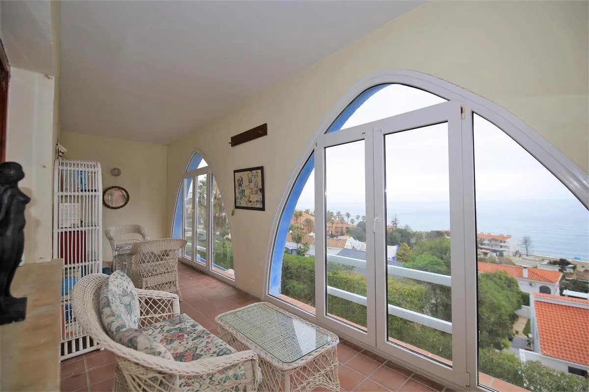 4 Bedroom Detached Villa for Sale in Estepona, Málaga - Image 8