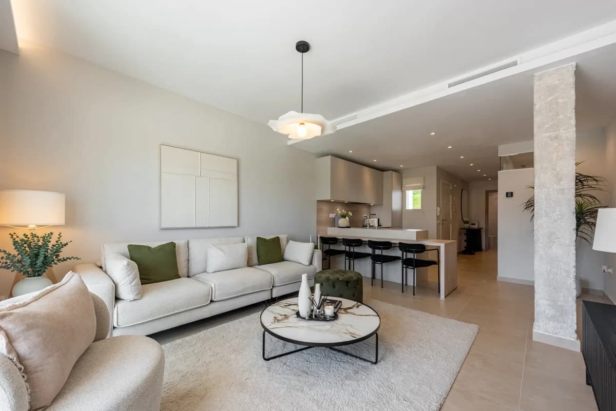 3 Bedroom Penthouse Duplex for Sale in Nueva Andalucía, Málaga - Image 3