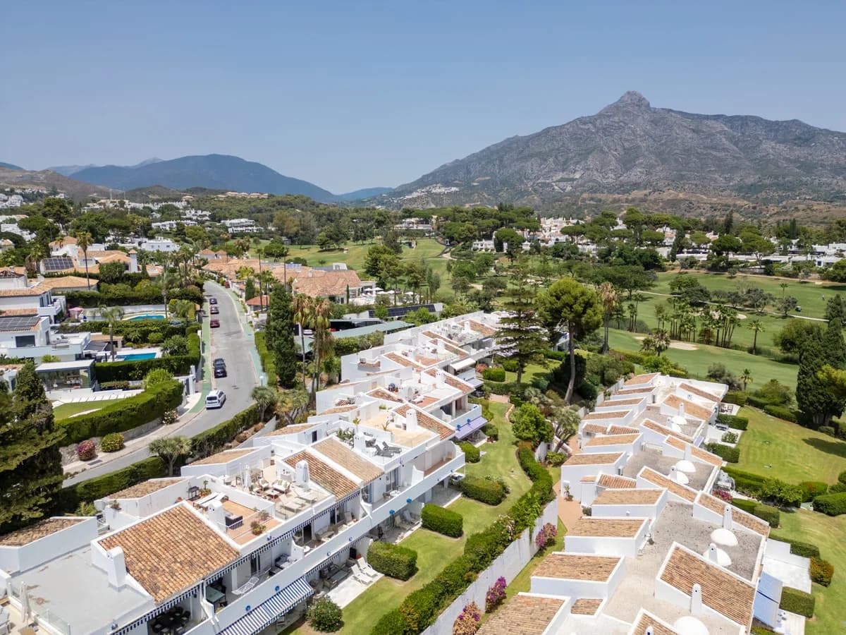 3 Bedroom Penthouse Duplex for Sale in Nueva Andalucía, Málaga - Image 9