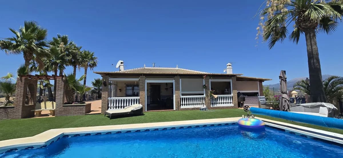 5 Bedroom Finca - Cortijo for Sale in Coín, Málaga - Image 4