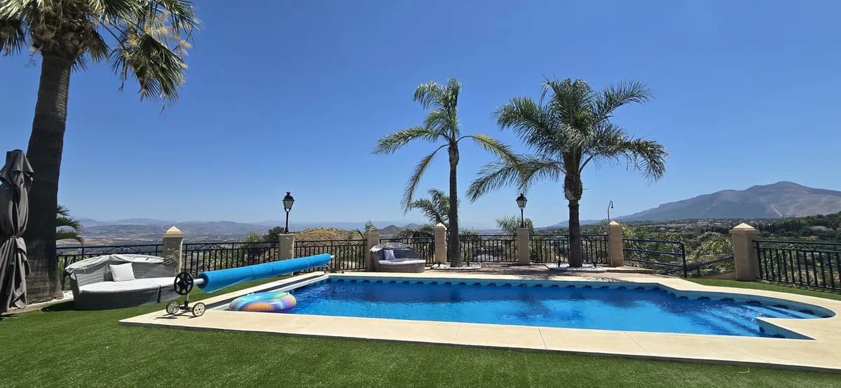 5 Bedroom Finca - Cortijo for Sale in Coín, Málaga - Image 6