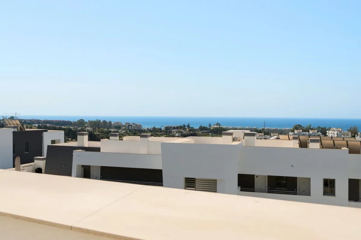 4 Bedroom Penthouse for Sale in Selwo, Málaga - Image 2