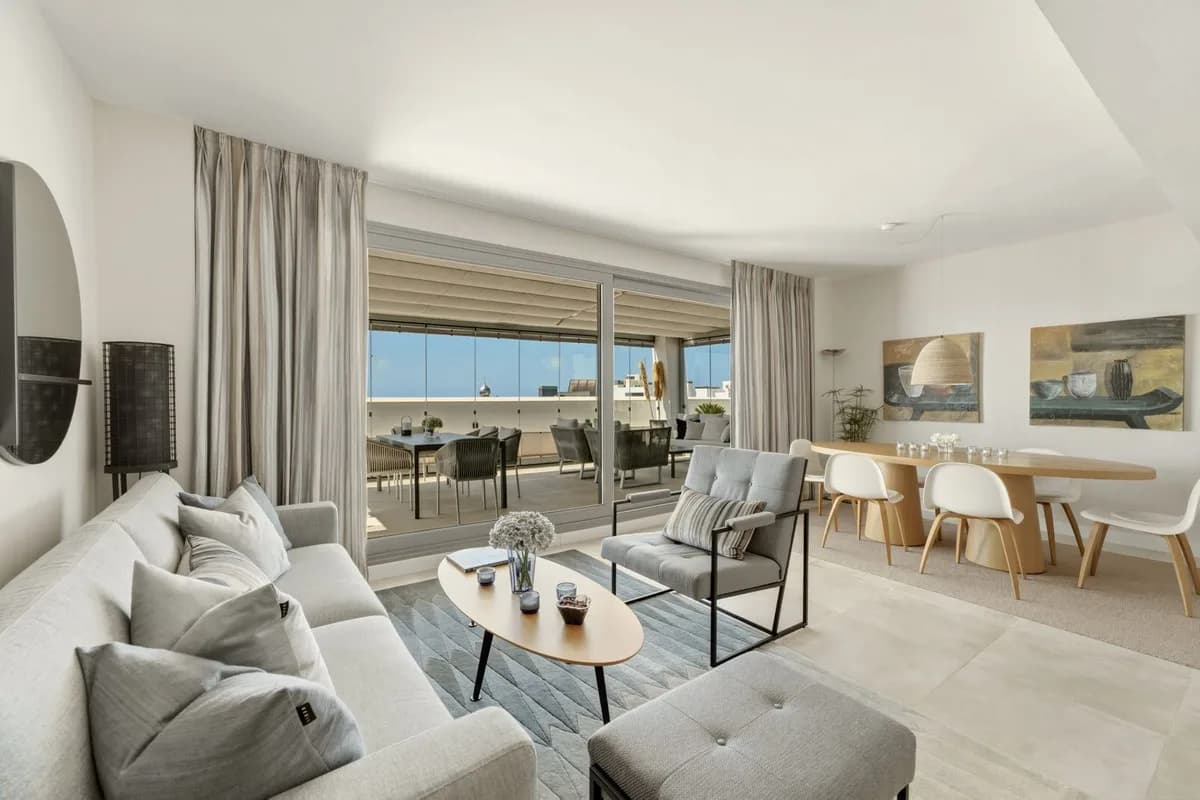 4 Bedroom Penthouse for Sale in Selwo, Málaga - Image 8