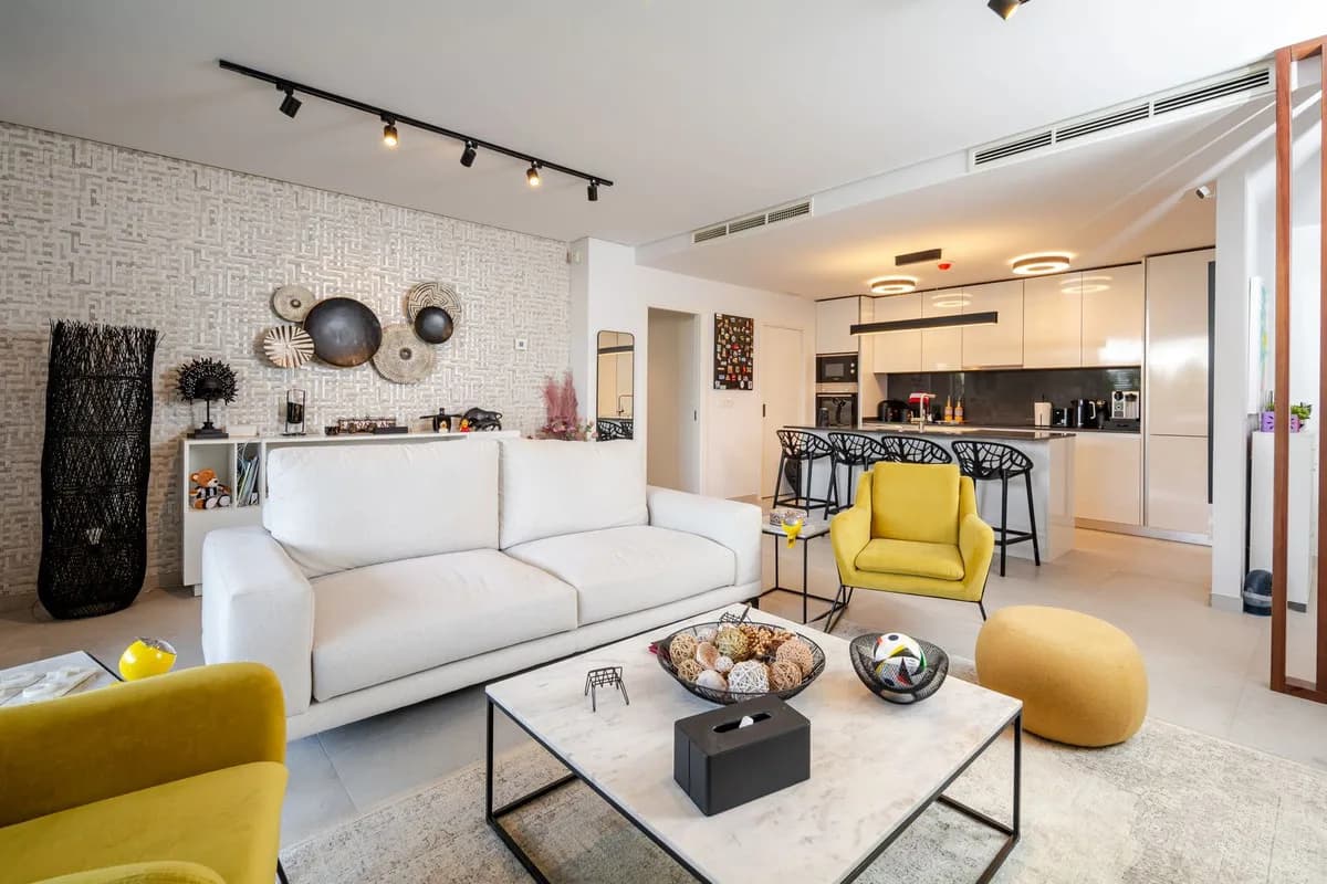 3 Bedroom Ground Floor Apartment for Sale in Benahavís, Málaga - Image 3