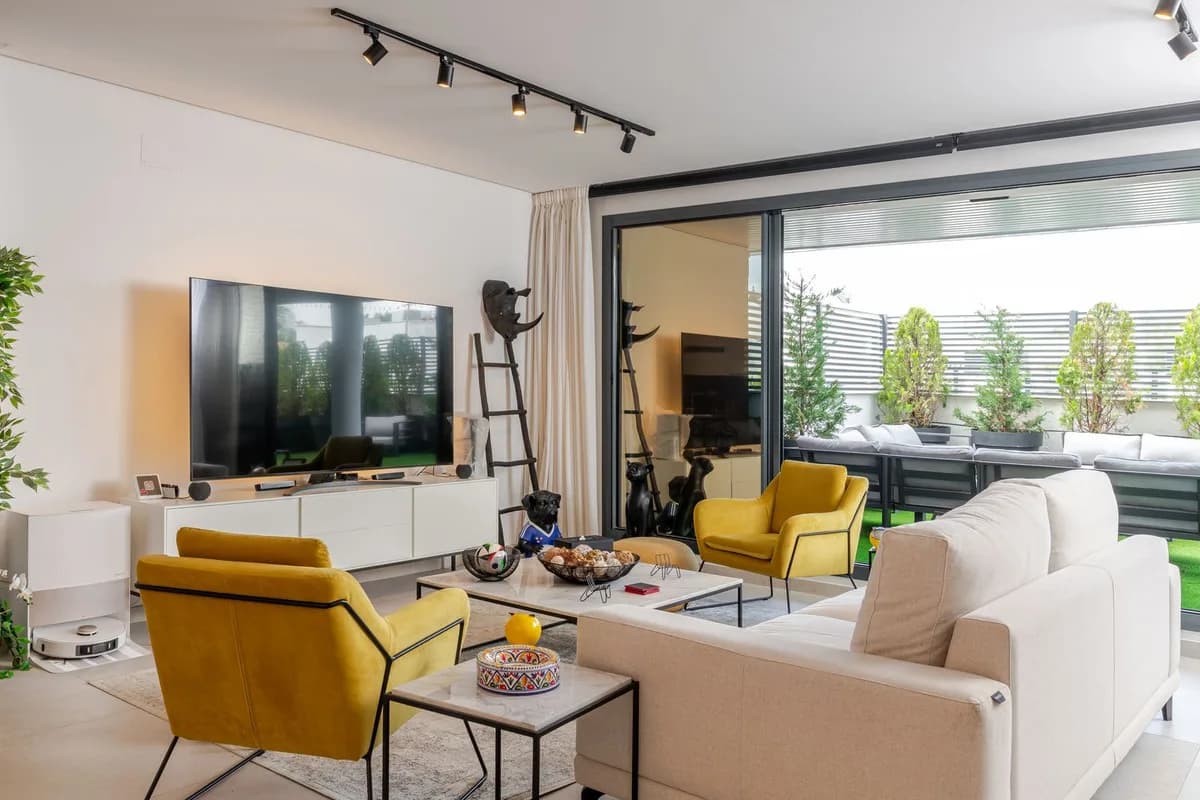 3 Bedroom Ground Floor Apartment for Sale in Benahavís, Málaga - Image 6