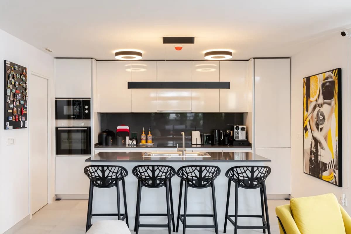 3 Bedroom Ground Floor Apartment for Sale in Benahavís, Málaga - Image 7