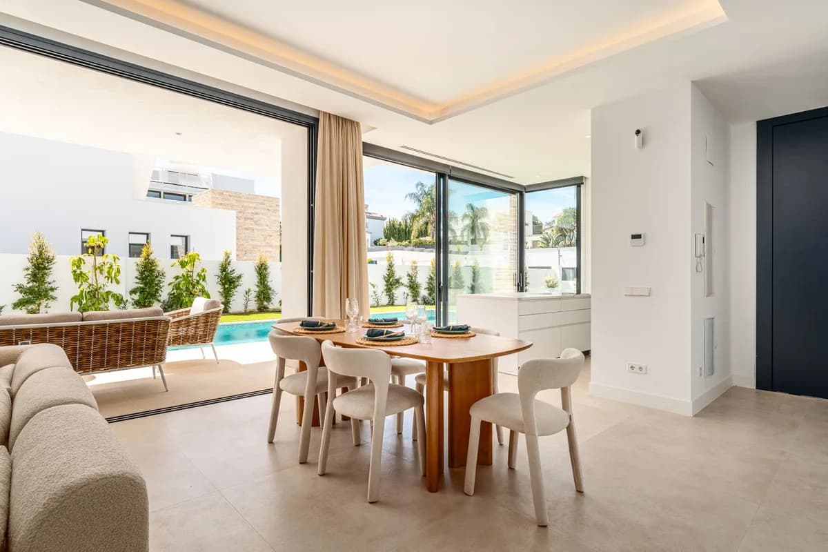 5 Bedroom Detached Villa for Sale in Atalaya, Málaga - Image 5