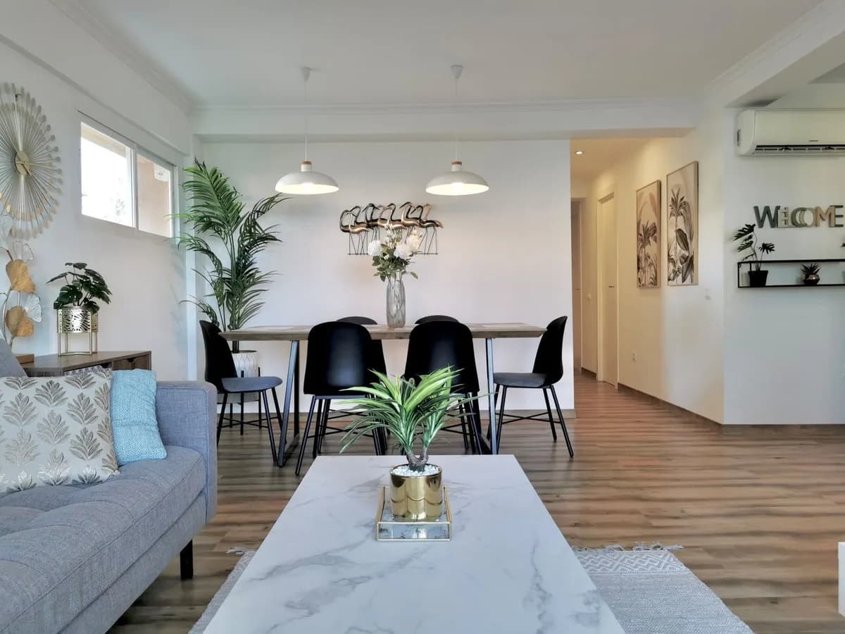 3 Bedroom Middle Floor Apartment for Sale in Estepona, Málaga - Image 3