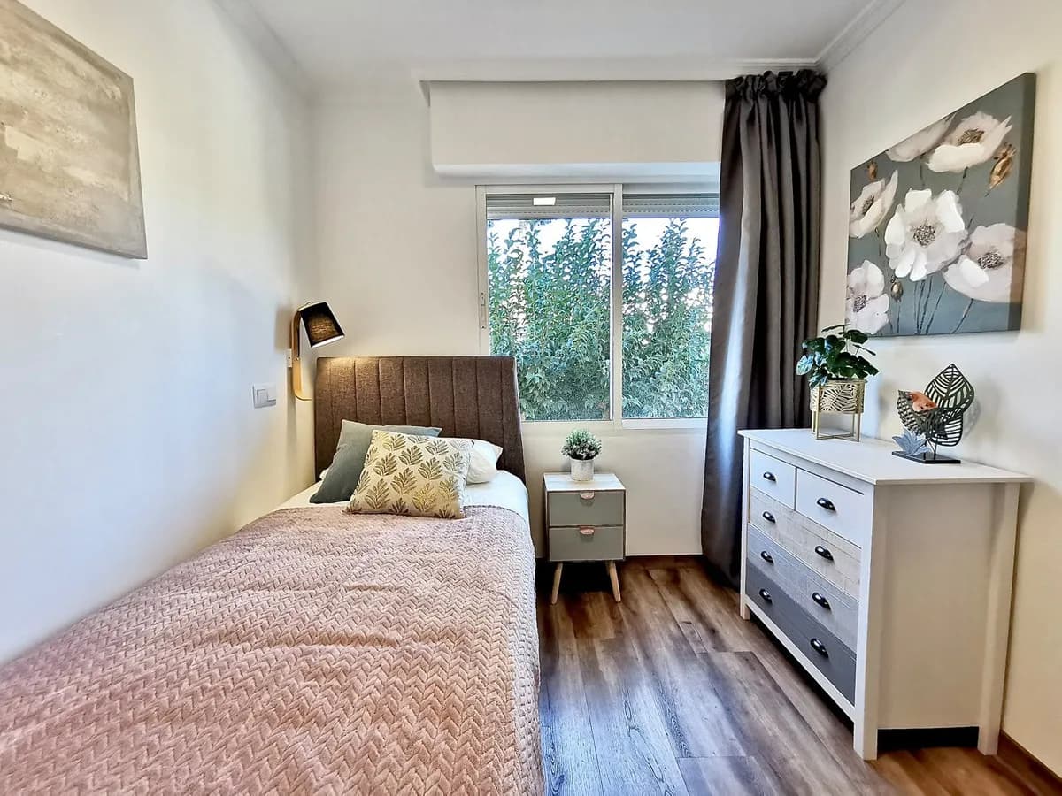 3 Bedroom Middle Floor Apartment for Sale in Estepona, Málaga - Image 8