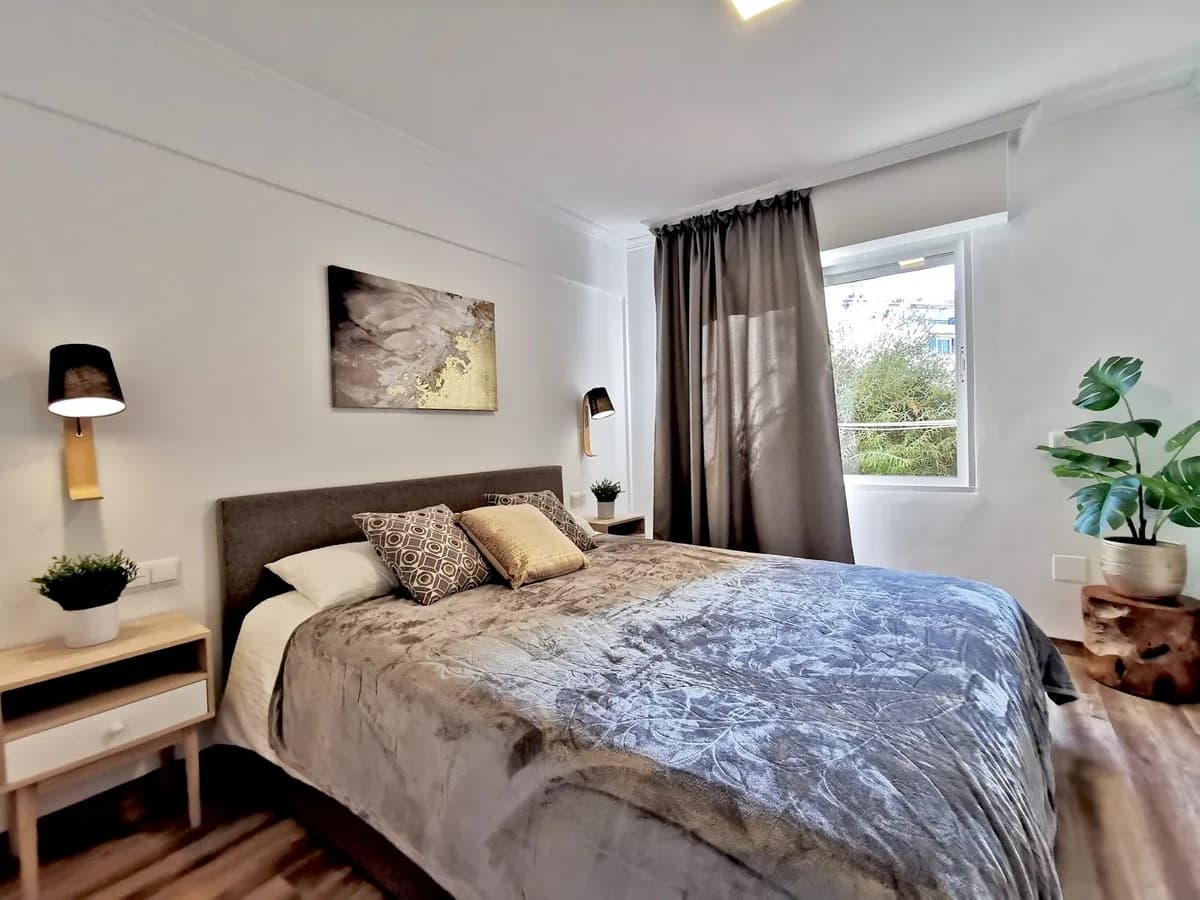 3 Bedroom Middle Floor Apartment for Sale in Estepona, Málaga - Image 9