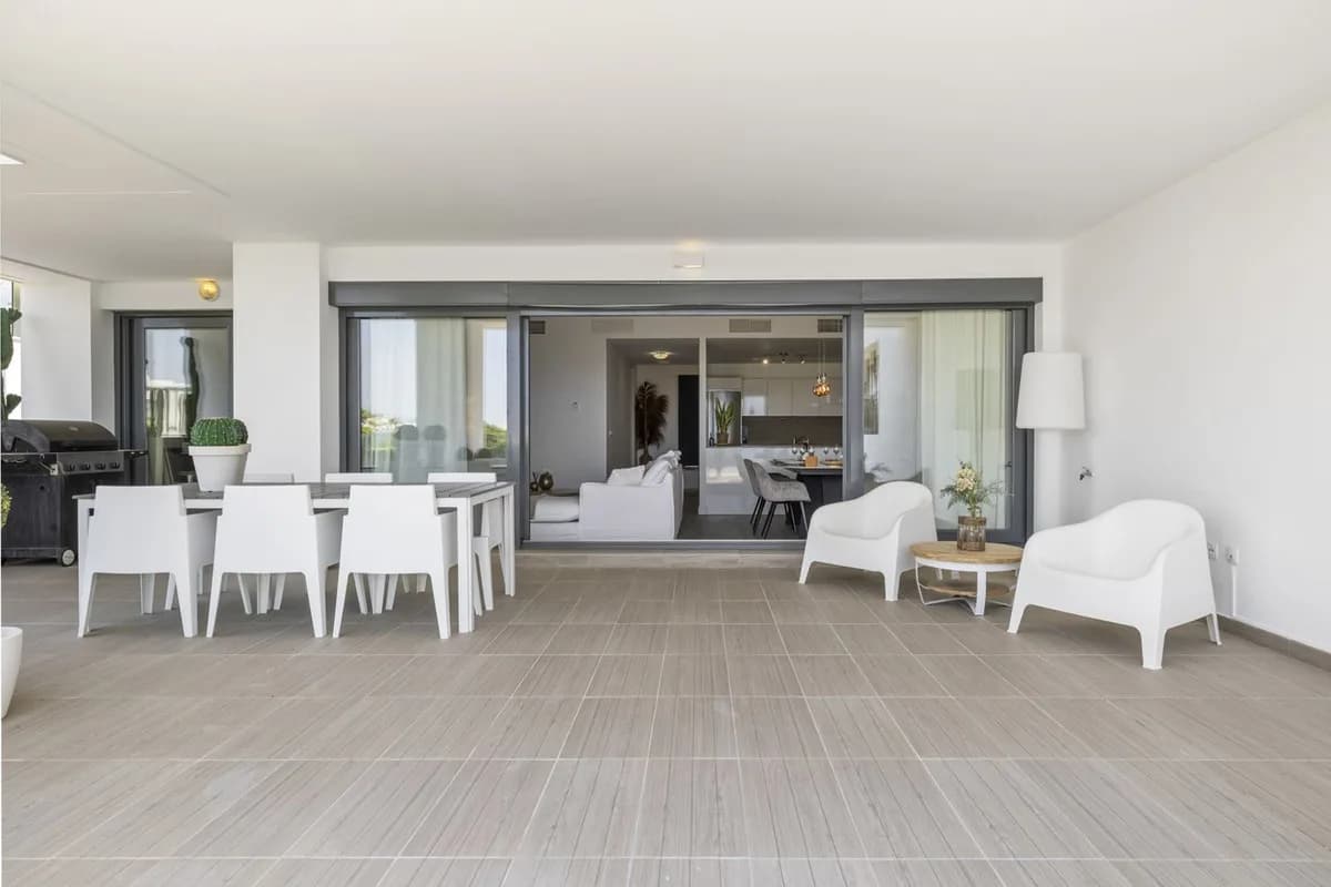 3 Bedroom Ground Floor Apartment for Sale in Cabopino, Málaga - Image 7