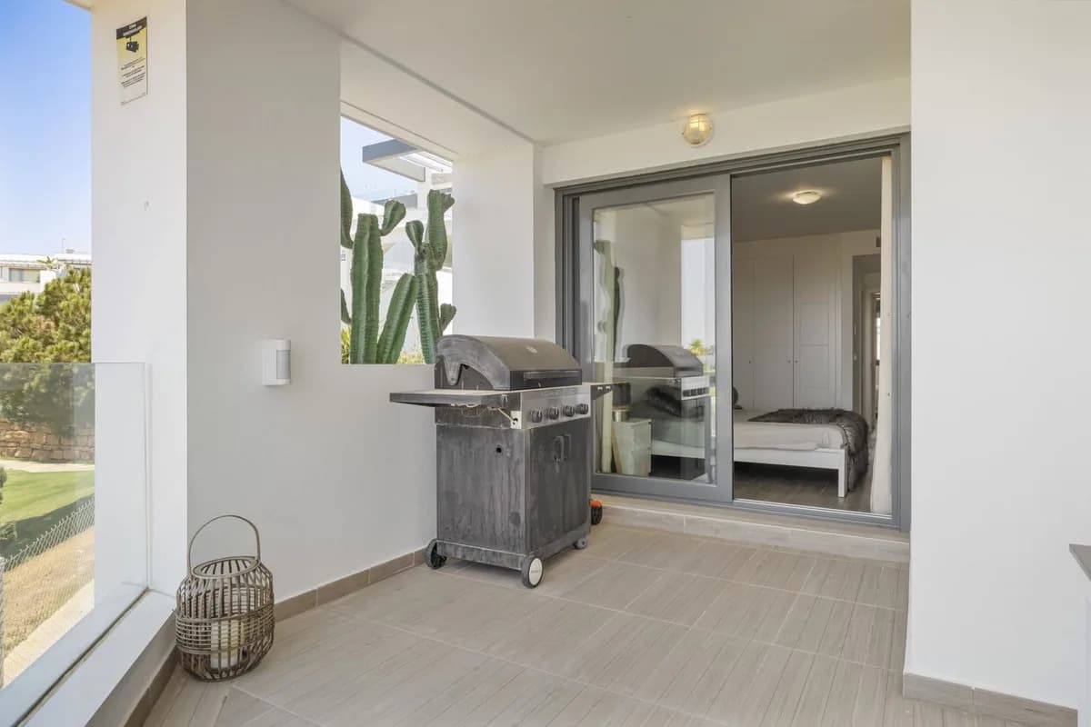 3 Bedroom Ground Floor Apartment for Sale in Cabopino, Málaga - Image 8