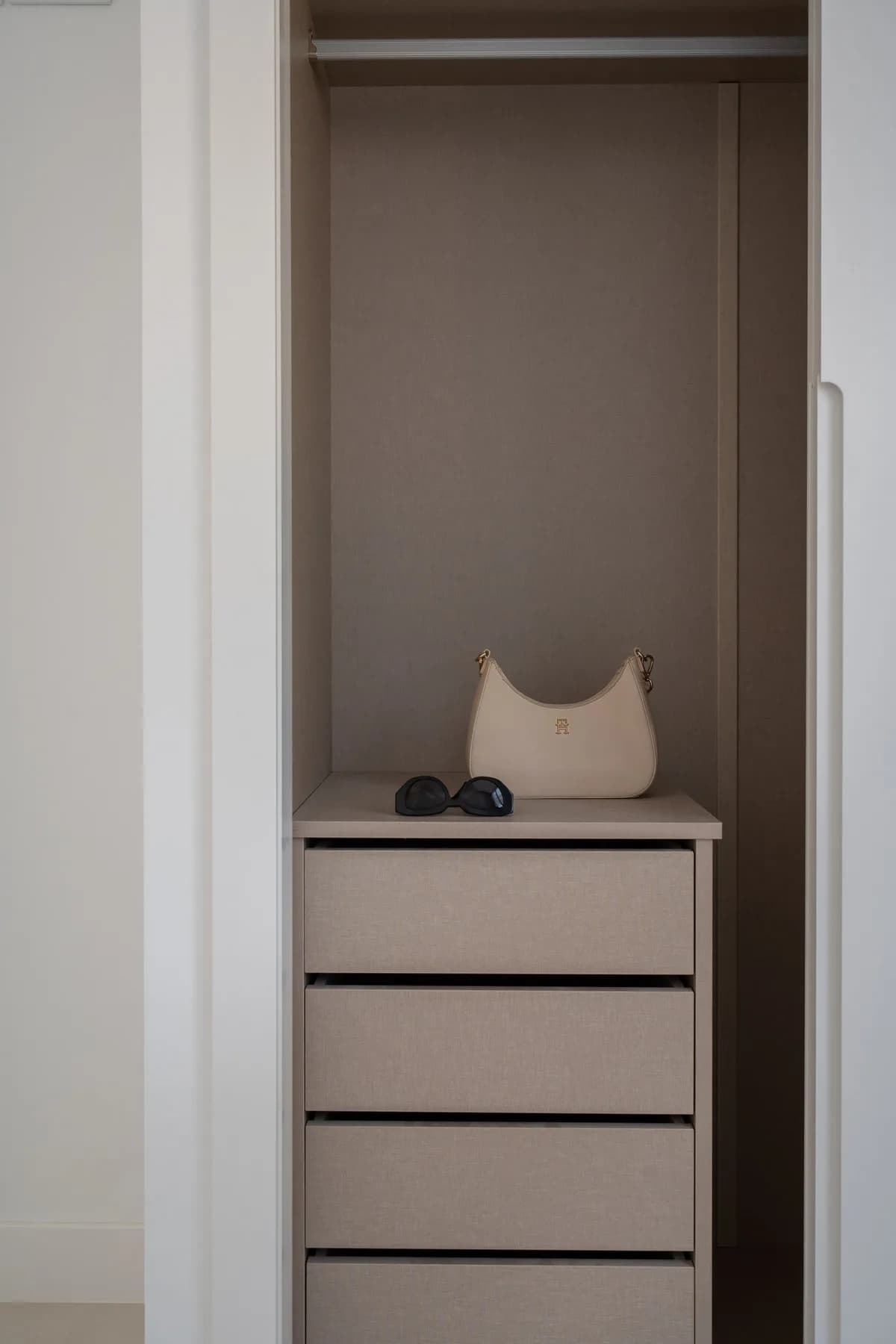 2 Bedroom Middle Floor Apartment for Sale in Fuengirola, Málaga - Image 6