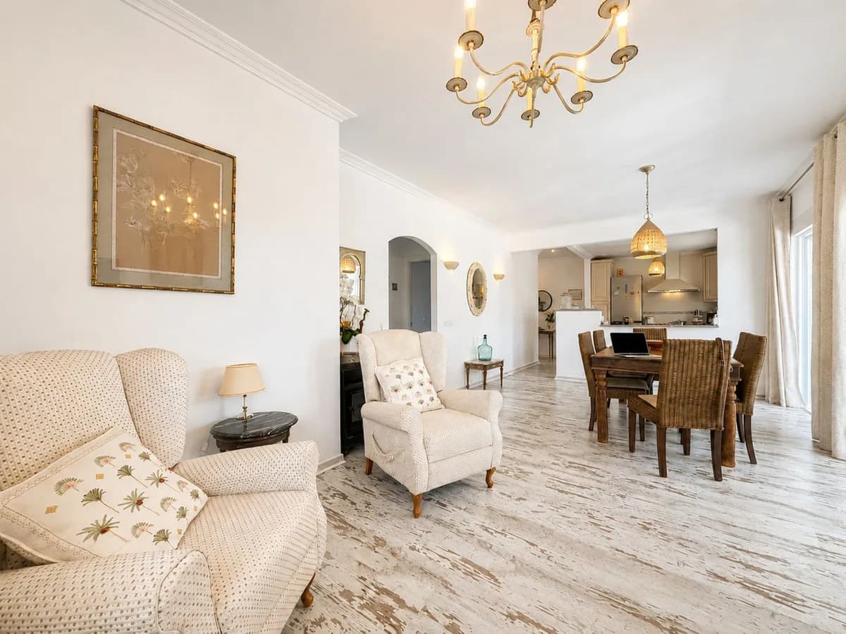 2 Bedroom Ground Floor Apartment for Sale in Estepona, Málaga - Image 4