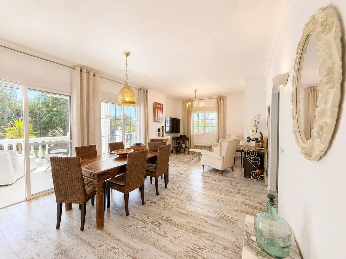 2 Bedroom Ground Floor Apartment for Sale in Estepona, Málaga - Image 6
