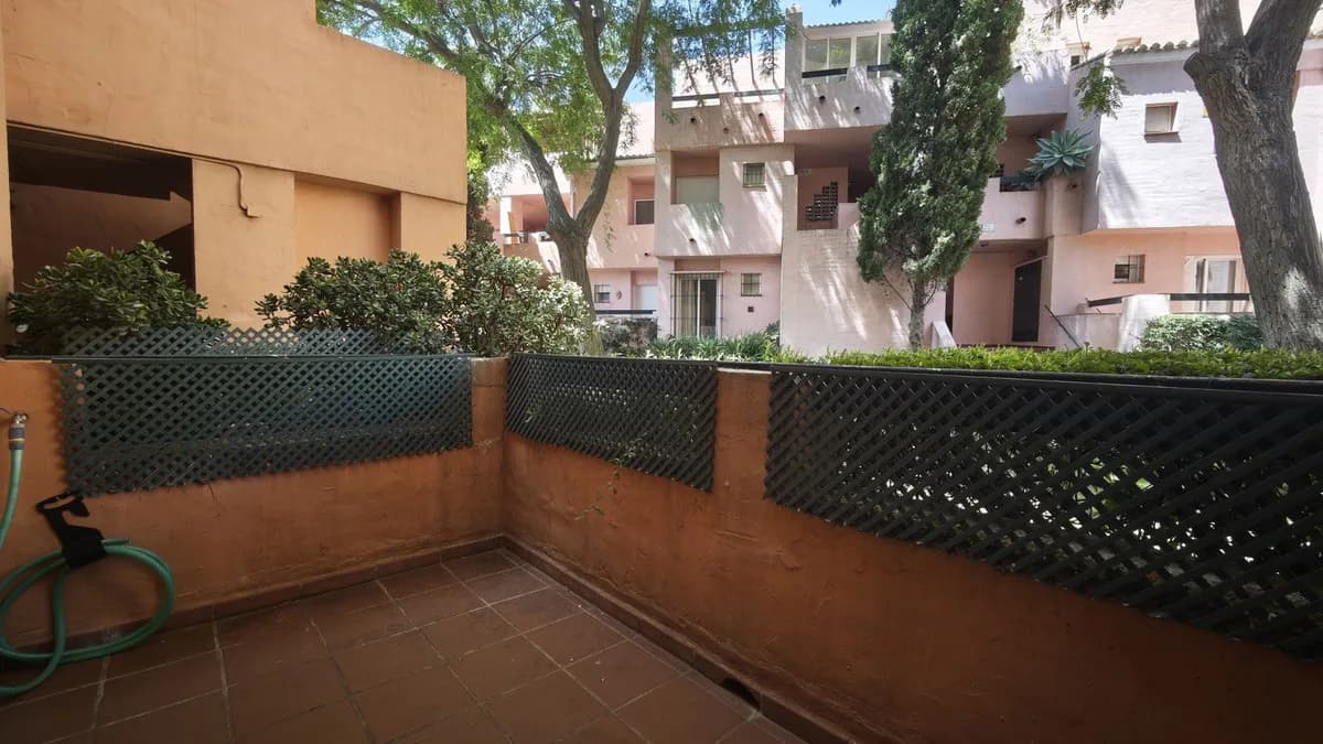 2 Bedroom Ground Floor Apartment for Sale in Guadalmina Alta, Málaga - Image 4