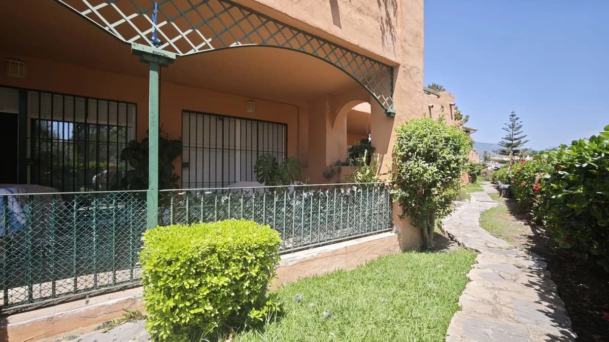 2 Bedroom Ground Floor Apartment for Sale in Guadalmina Alta, Málaga - Image 6