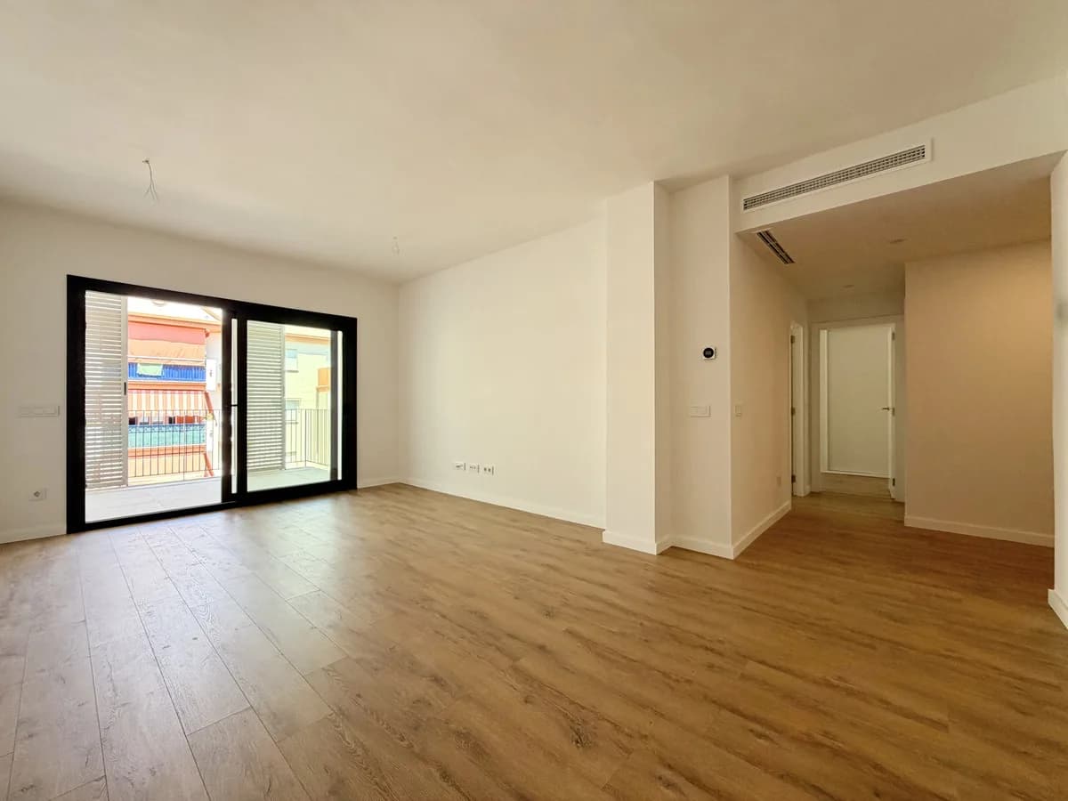 2 Bedroom Middle Floor Apartment for Sale in Estepona, Málaga - Image 5