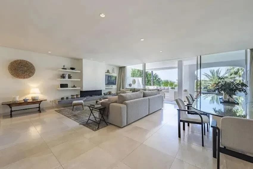 3 Bedroom Penthouse for Sale in Marbella, Málaga - Image 2
