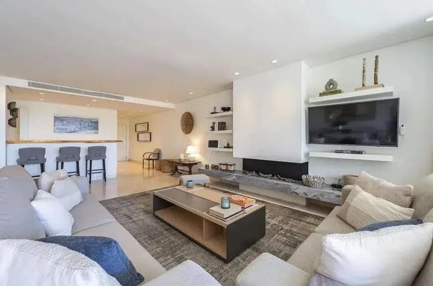 3 Bedroom Penthouse for Sale in Marbella, Málaga - Image 3