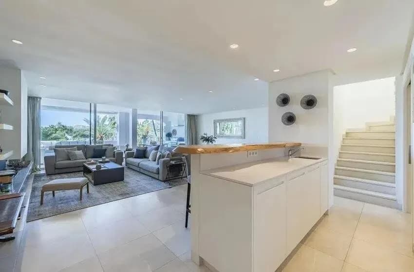 3 Bedroom Penthouse for Sale in Marbella, Málaga - Image 7