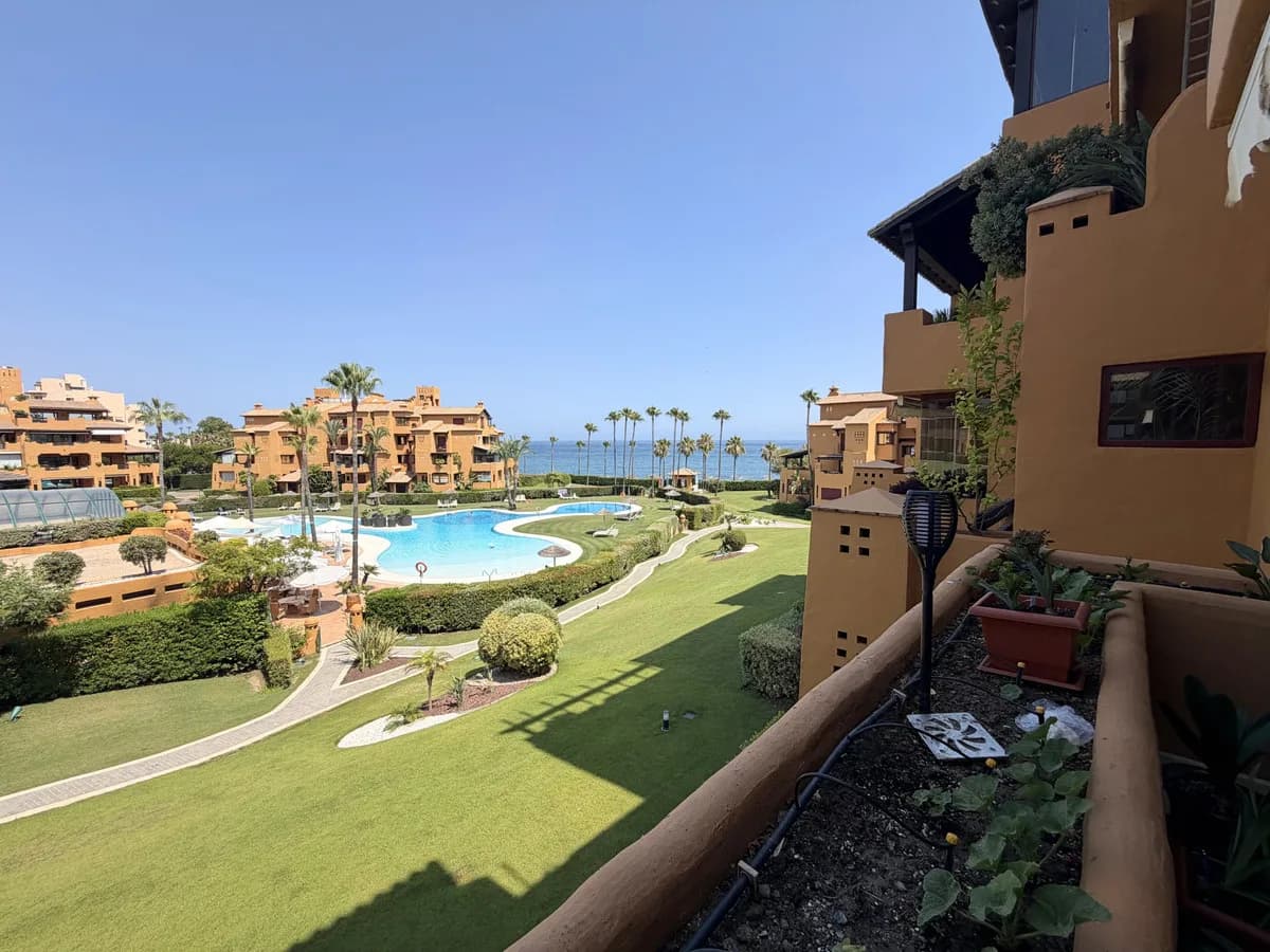 2 Bedroom Middle Floor Apartment for Sale in Estepona, Málaga