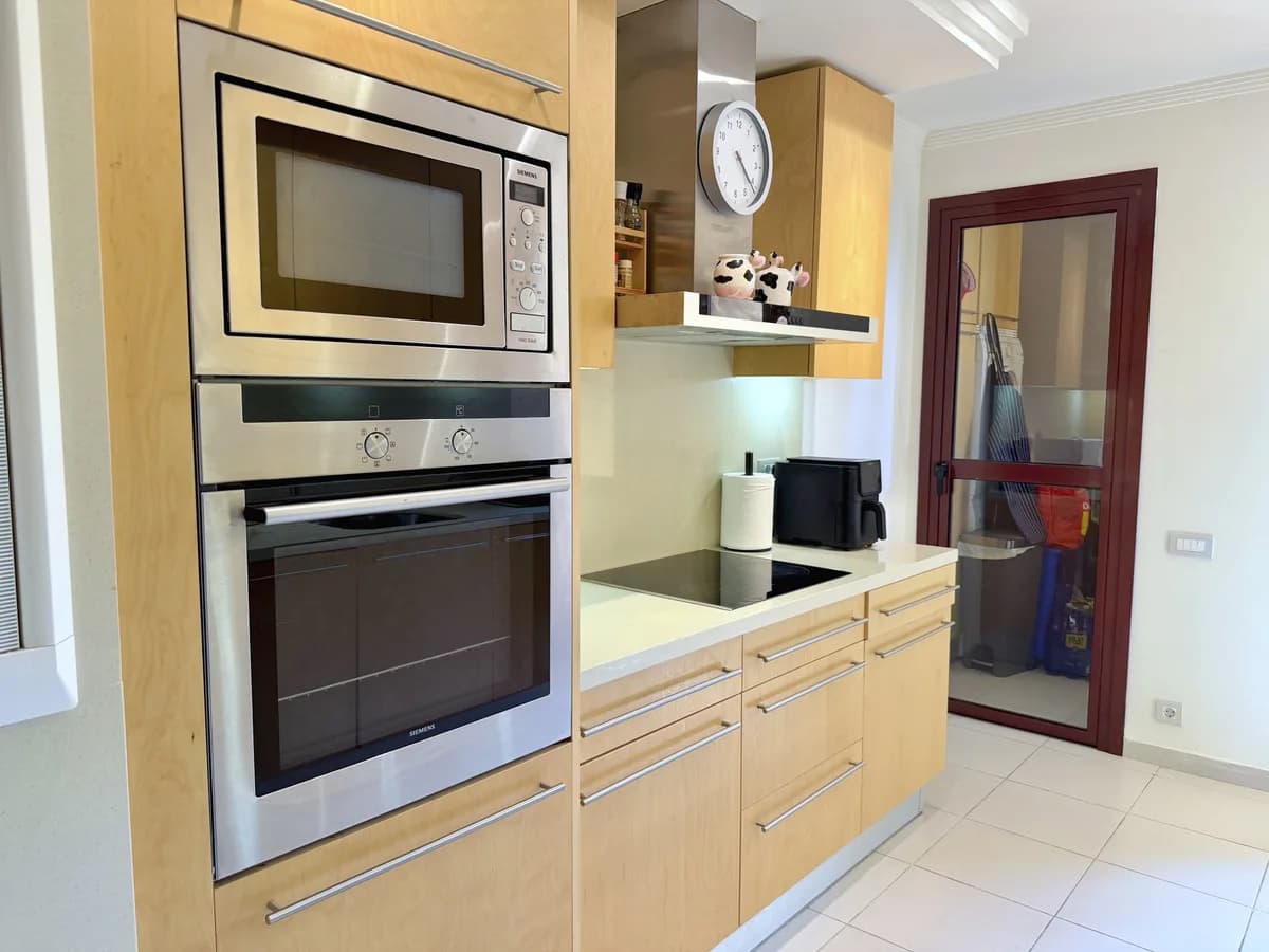 2 Bedroom Middle Floor Apartment for Sale in Estepona, Málaga - Image 9