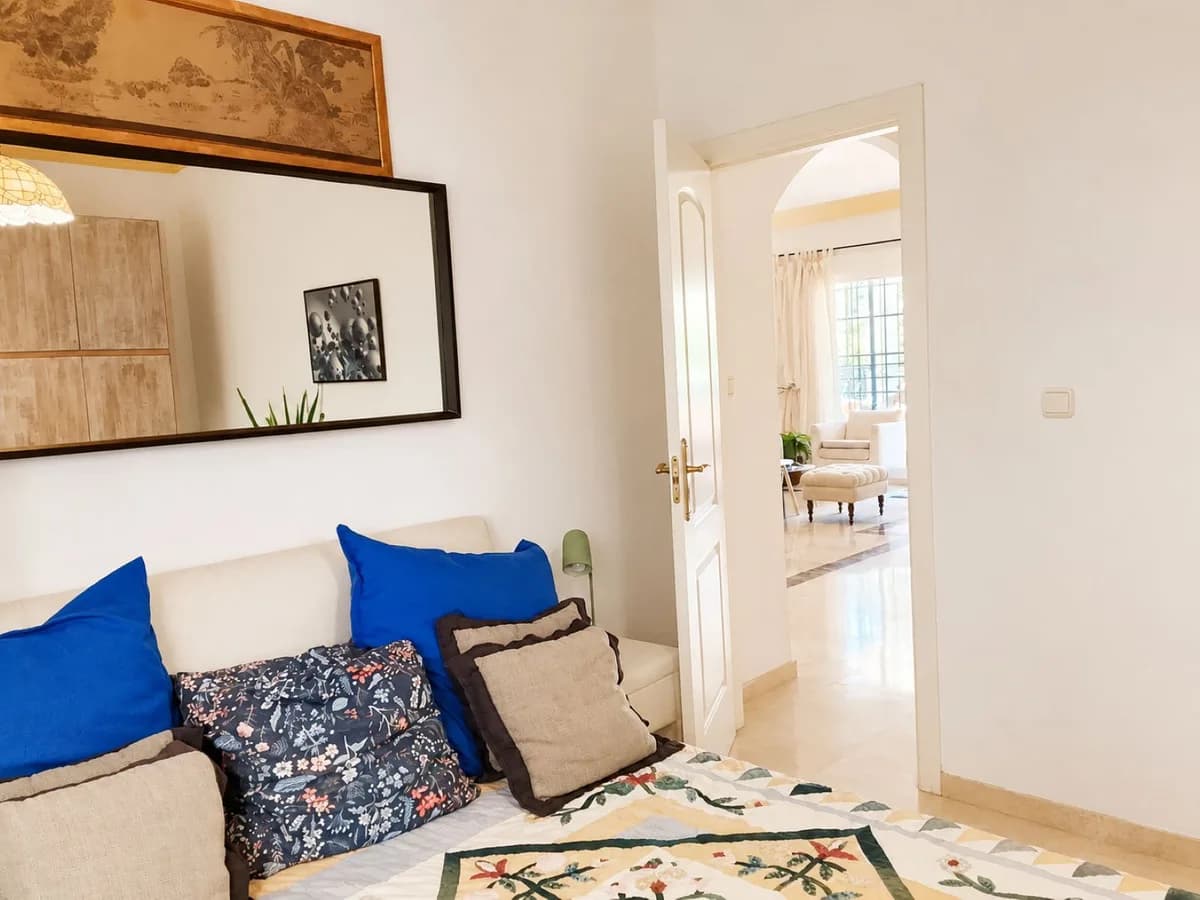 3 Bedroom Ground Floor Apartment for Sale in Nueva Andalucía, Málaga - Image 9