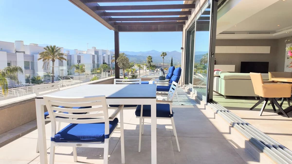 2 Bedroom Top Floor Apartment for Sale in Cancelada, Málaga - Image 2