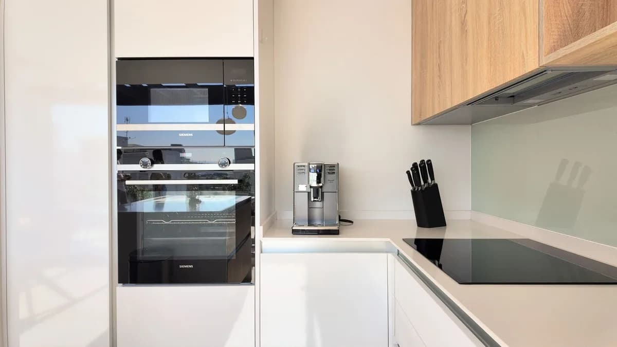 2 Bedroom Top Floor Apartment for Sale in Cancelada, Málaga - Image 6