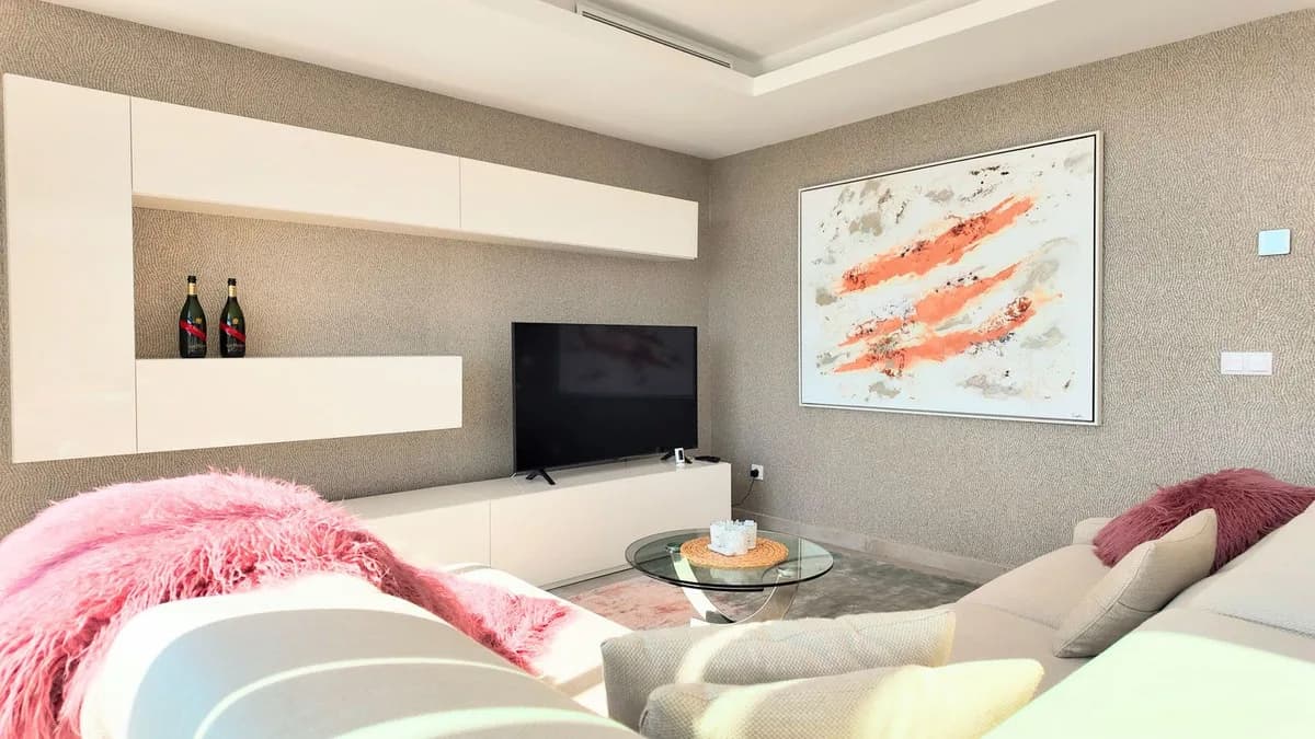 2 Bedroom Top Floor Apartment for Sale in Cancelada, Málaga - Image 7