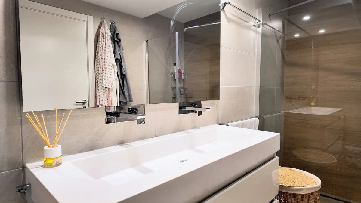 2 Bedroom Top Floor Apartment for Sale in Cancelada, Málaga - Image 9