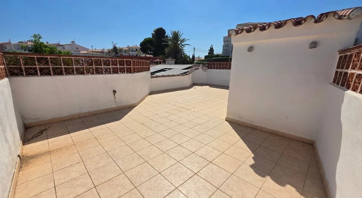 3 Bedroom Detached Villa for Sale in El Faro, Málaga - Image 2