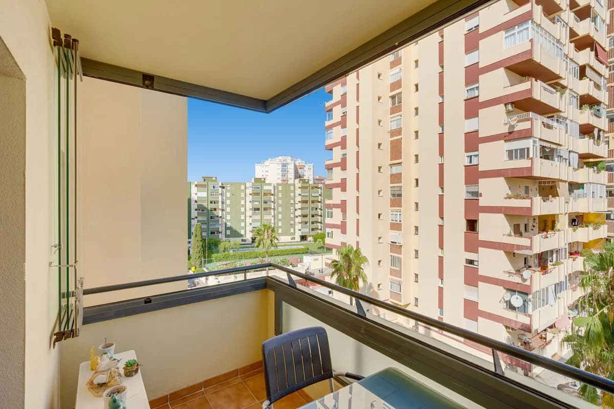 1 Bedroom Middle Floor Apartment for Sale in Los Boliches, Málaga - Image 3