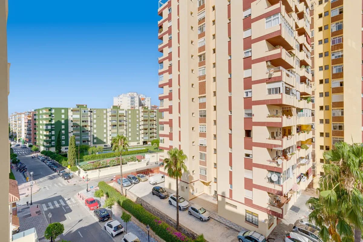 1 Bedroom Middle Floor Apartment for Sale in Los Boliches, Málaga - Image 4