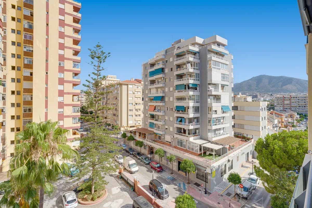 1 Bedroom Middle Floor Apartment for Sale in Los Boliches, Málaga - Image 5
