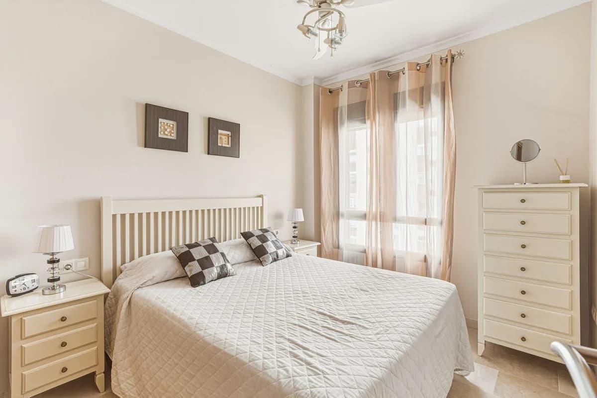1 Bedroom Middle Floor Apartment for Sale in Los Boliches, Málaga - Image 7