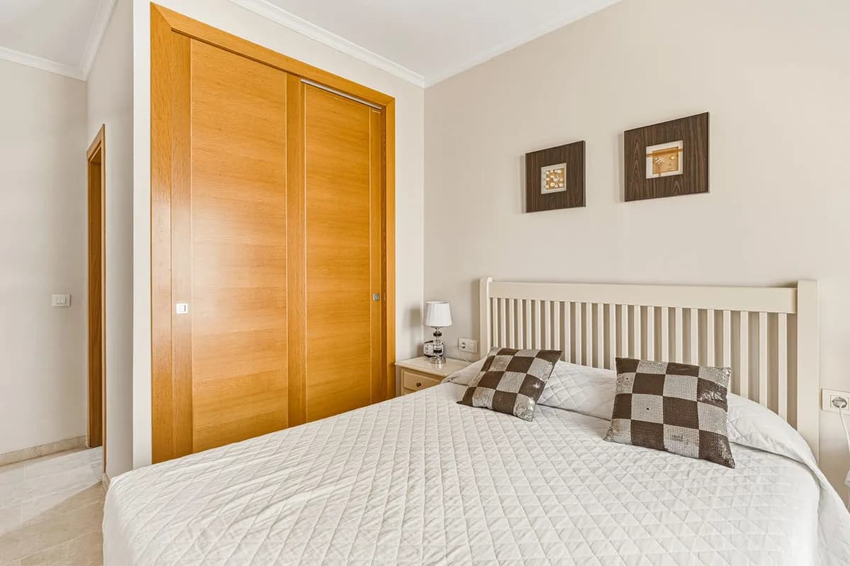 1 Bedroom Middle Floor Apartment for Sale in Los Boliches, Málaga - Image 8