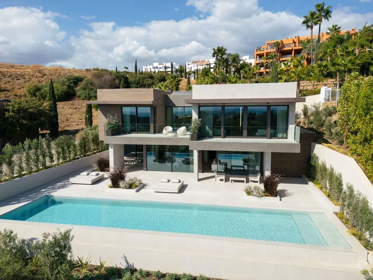 5 Bedroom Detached Villa for Sale in Los Flamingos, Málaga - Image 3