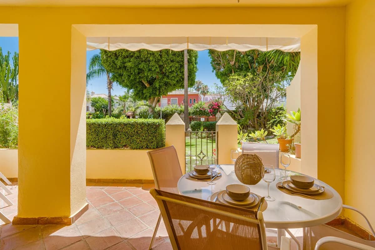 2 Bedroom Ground Floor Apartment for Sale in Guadalmina Alta, Málaga - Image 3