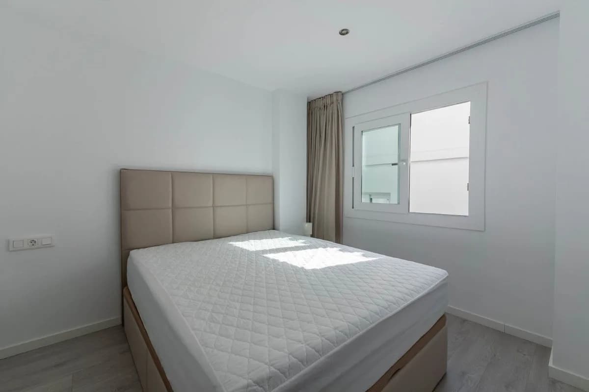 4 Bedroom Penthouse Duplex for Sale in Torreblanca, Málaga - Image 5
