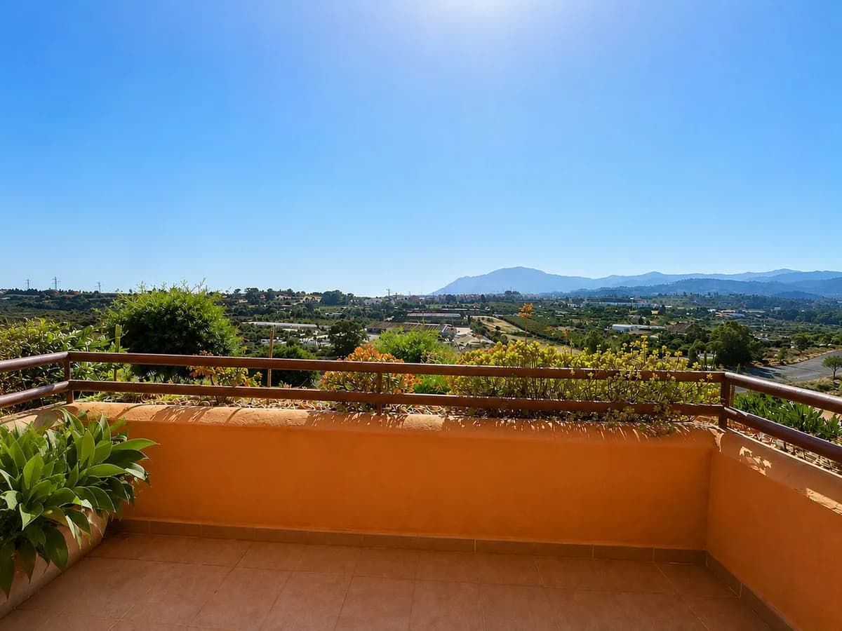 2 Bedroom Ground Floor Apartment for Sale in Cancelada, Málaga - Image 3