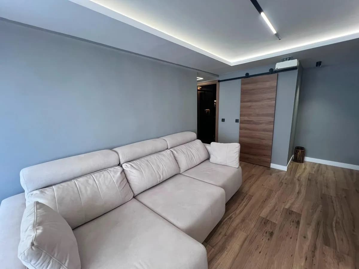 3 Bedroom Middle Floor Apartment for Sale in Estepona, Málaga - Image 4
