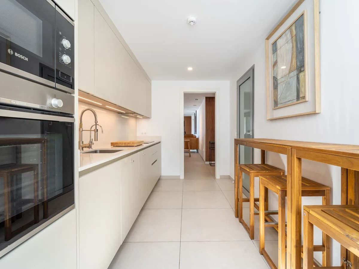 3 Bedroom Middle Floor Apartment for Sale in Elviria, Málaga - Image 5