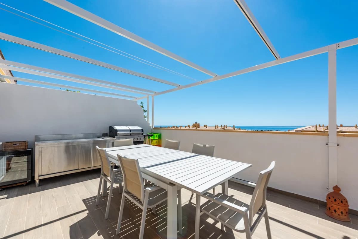 2 Bedroom Penthouse for Sale in San Pedro de Alcántara, Málaga - Image 4